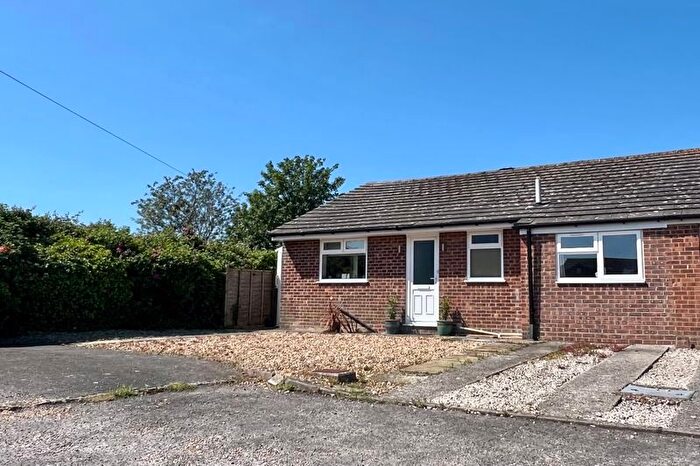 2 Bedroom Bungalow For Sale In May Close, Chichester, PO20