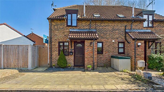 1 Bedroom End Of Terrace House For Sale In Burdock Close, Lightwater, Surrey, GU18