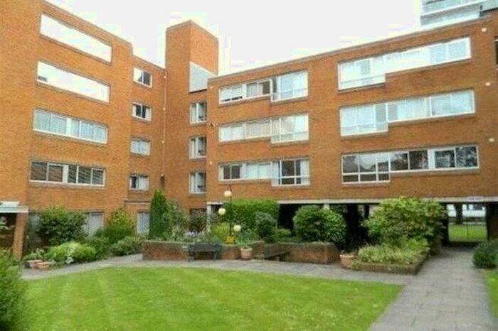 2 Bedroom Flat To Rent In Homefield Park, Sutton, Surrey, SM1