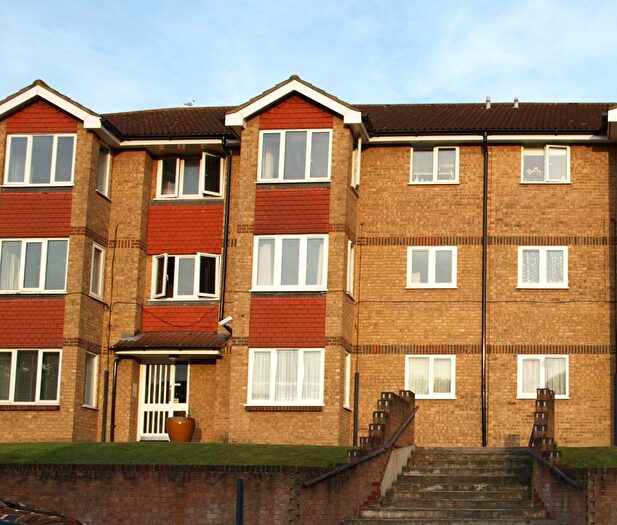 2 Bedroom Flat To Rent In Chilham Close, Chatham, ME4