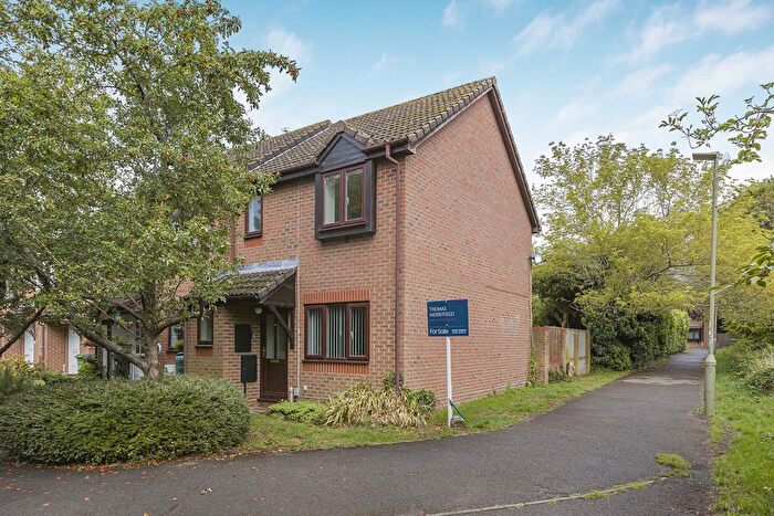 3 Bedroom End Of Terrace House For Sale In Ypres Way, Abingdon, OX14