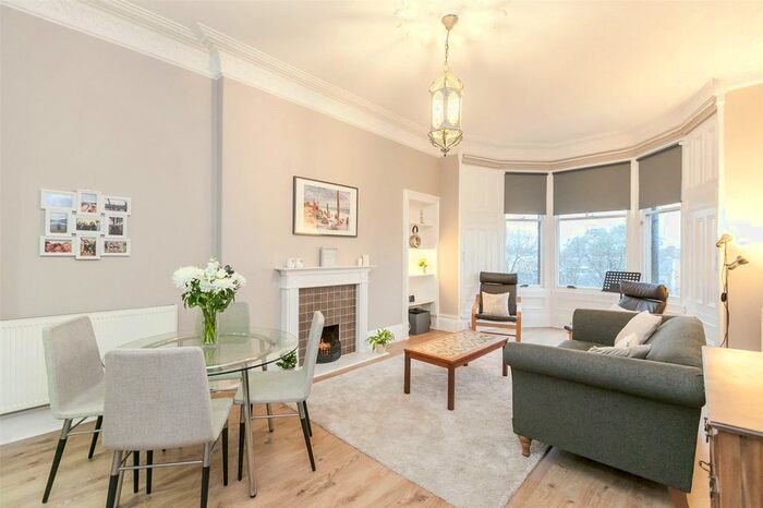 2 Bedroom Flat To Rent In Inverleith Gardens, Edinburgh, EH3