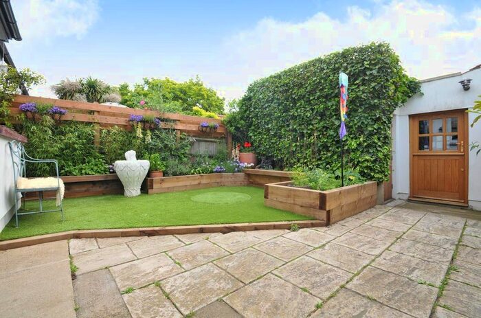 4 Bedroom Property To Rent In Princes Avenue, Chiswick, London, W3