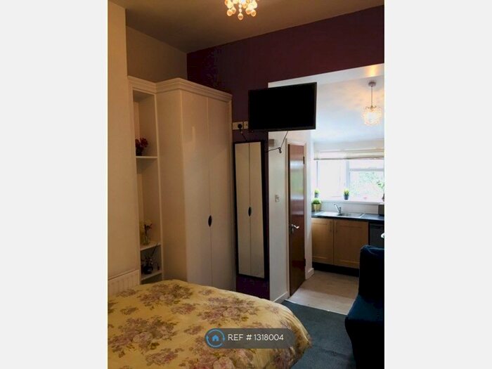 Studio To Rent In Green Lanes, London, N4