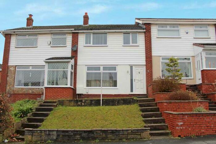3 Bedroom Town House To Rent In Alandale Drive, Royton, OL2