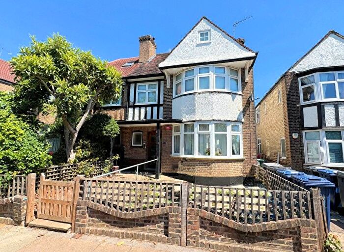 3 Bedroom Flat For Sale In Hervey Close, Finchley, N3