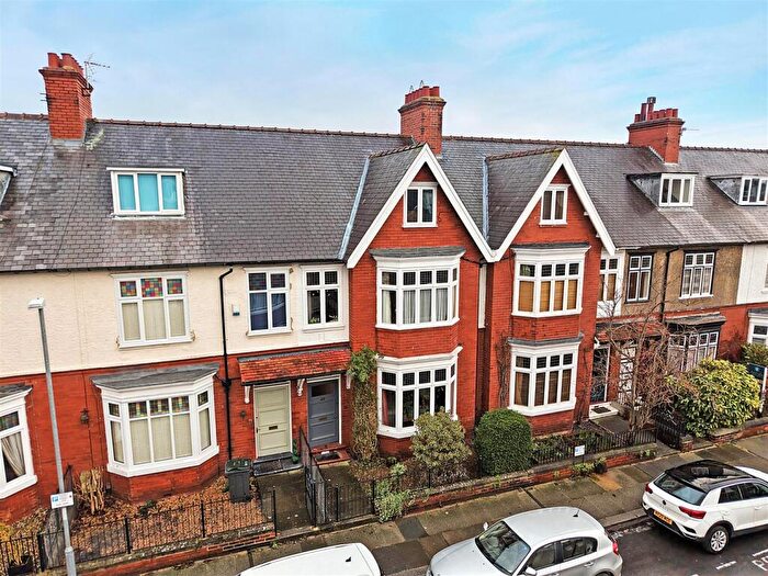 6 Bedroom Town House For Sale In Swinburne Road, Darlington, DL3