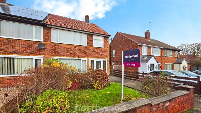 3 Bedroom Semi-Detached House For Sale In Colchester Court, Scawsby, Doncaster, DN5