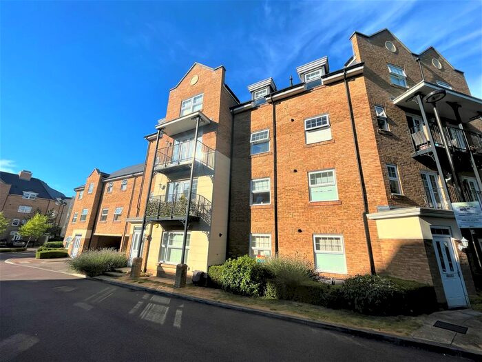 1 Bedroom Flat To Rent In Wells View Drive, Bromley, Kent, BR2