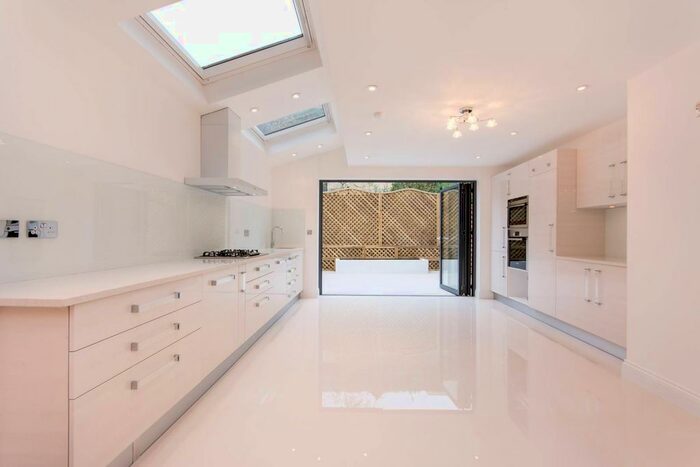 4 Bedroom Terraced House To Rent In Bulwer Street, Shepherds Bush W12