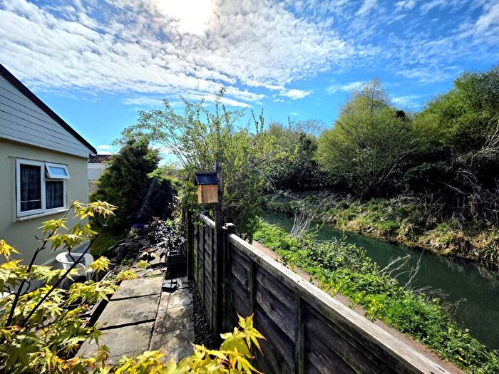 2 Bedroom Park Home For Sale In London Road, Brimscombe, GL5