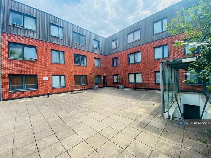 1 Bedroom Flat To Rent In Windmill Court, Ruislip, HA4