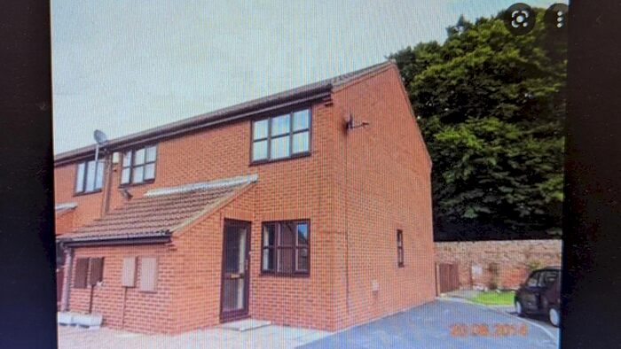 2 Bedroom Semi-Detached House To Rent In Belvoir Close, Gainsborough, DN21