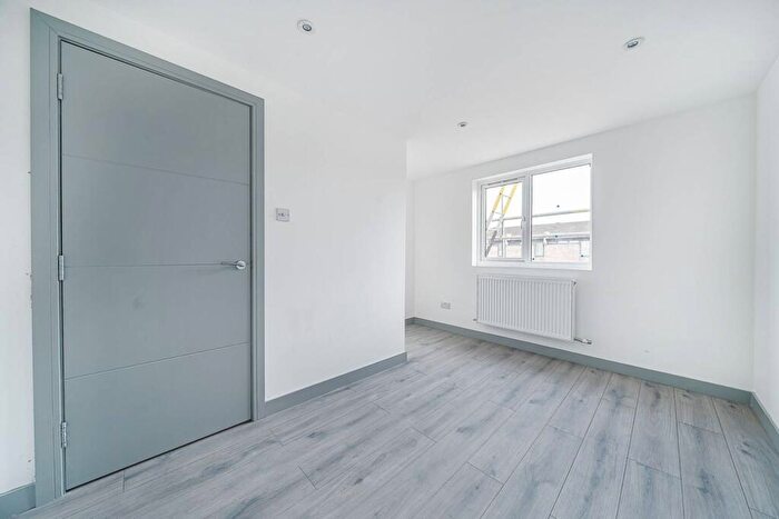6 Bedroom Terraced House For Sale In Broomfield, Walthamstow, London, E17