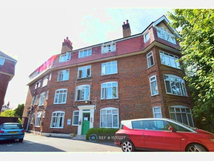 3 Bedroom Flat To Rent In Grosvenor Square, Southampton, SO15
