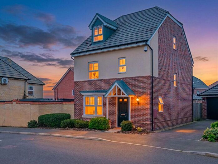 4 Bedroom Detached House For Sale In Lowlands Road, Hullbridge, SS5