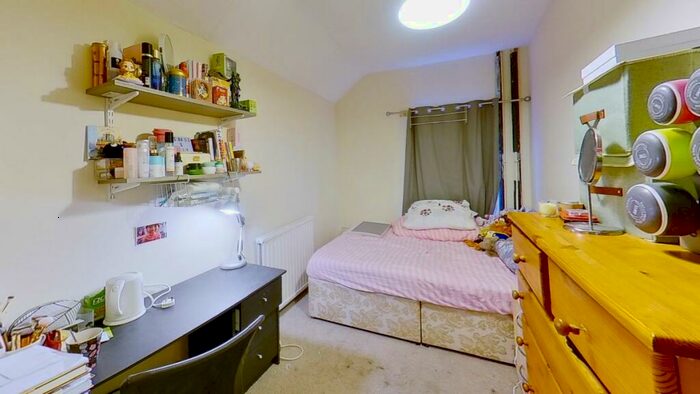 4 Bedroom Semi-Detached House To Rent In Guildford Park Road, Guildford, Surrey, GU2