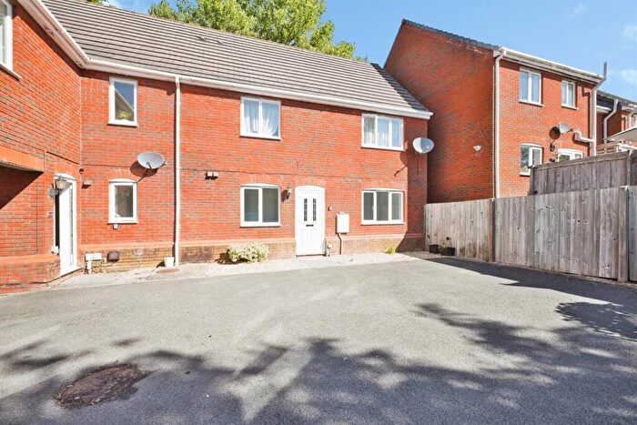 2 Bedroom Apartment For Sale In College Green, Yeovil, BA21