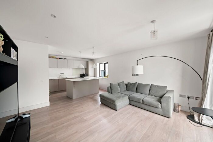 2 Bedroom Flat For Sale In Oval Road, Croydon, CR0