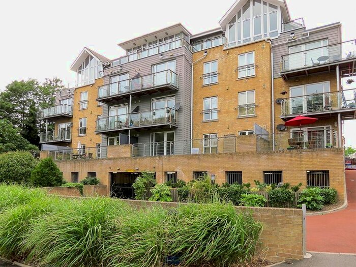 2 Bedroom Flat To Rent In Victoria Court, High Street, Chiswick, TW8