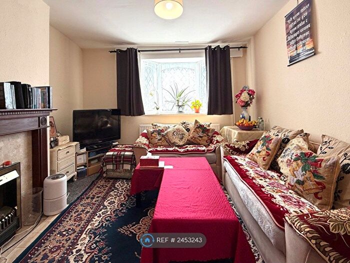 2 Bedroom Flat To Rent In East Lane, Wembley, HA0