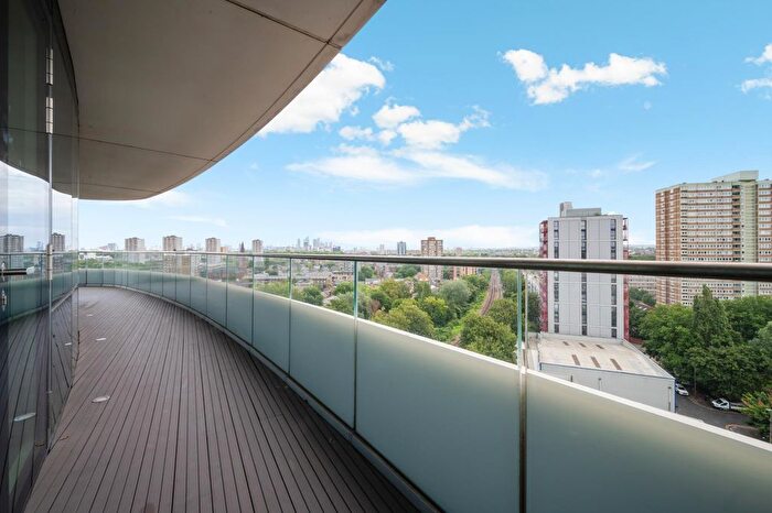 2 Bedroom Flat To Rent In Lombard Wharf, Lombard Road, London, SW11