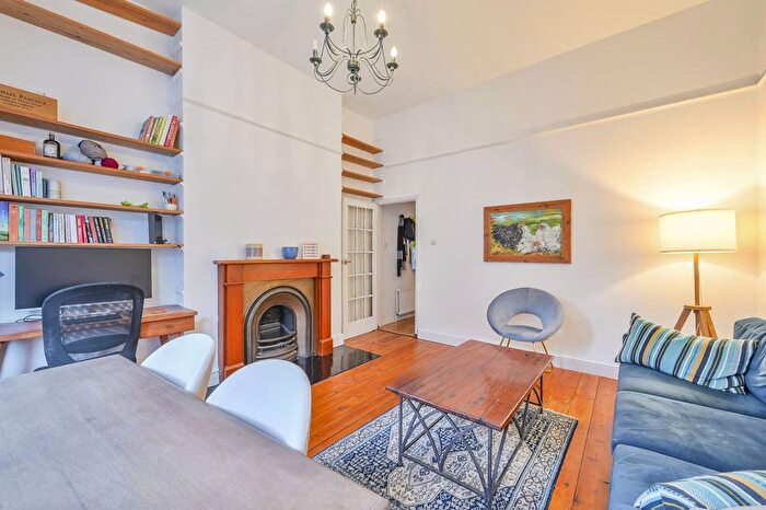 1 Bedroom Flat To Rent In Castletown Road, Barons Court, London, W14