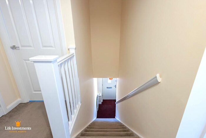 2 Bedroom Coach House To Rent In Lower Lodge Avenue, Rugby, Warwickshire, CV21