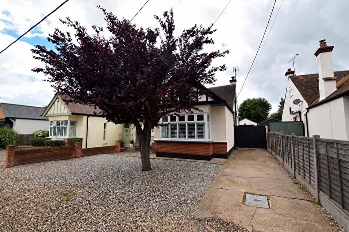 4 Bedroom Chalet For Sale In Oak Road, Rochford, SS4