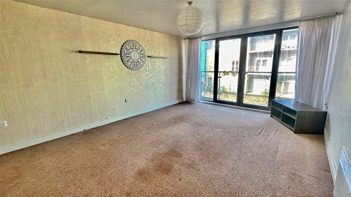 2 Bedroom Flat For Sale In Worsdell Drive, Gateshead, Tyne And Wear, NE8