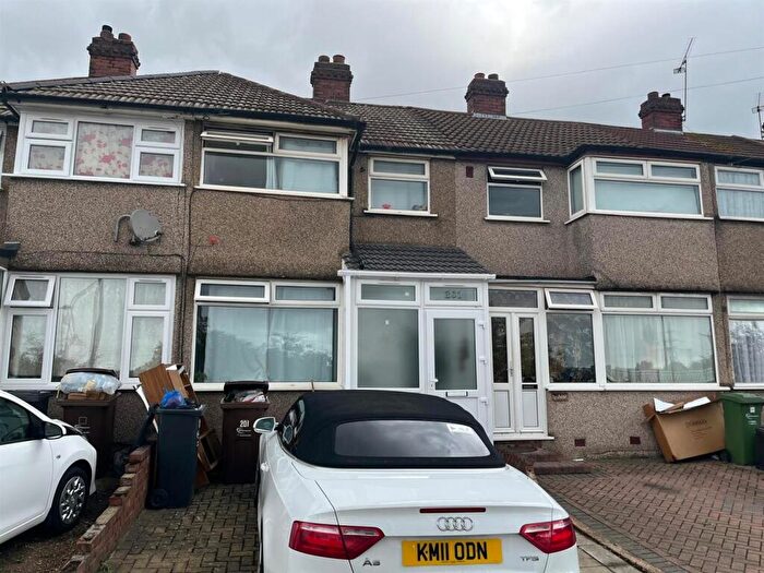 3 Bedroom Terraced House For Sale In New Road, Dagenham, RM10