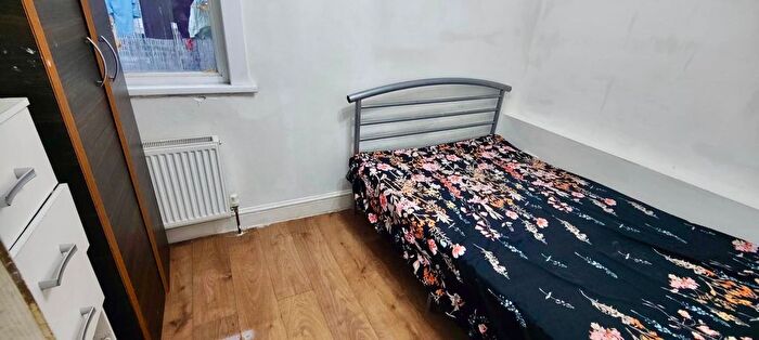 5 Bedroom Flat To Rent In Barking Road, E6