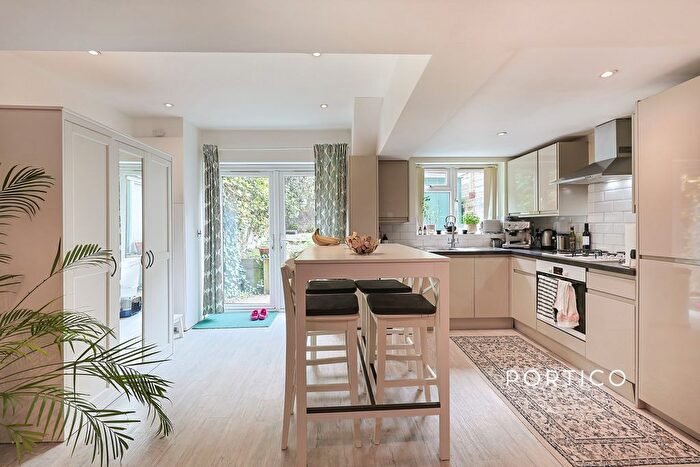 1 Bedroom Flat To Rent In Hopgood Street, London, W12