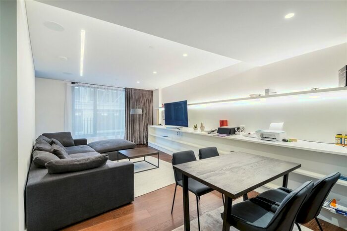 2 Bedroom Flat To Rent In Rathbone Place, Fitzrovia, London, W1T