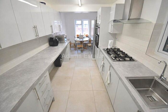 6 Bedroom Terraced House To Rent In Radstock Road, Reading, RG1