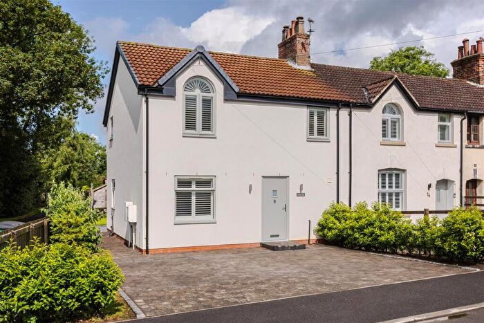3 Bedroom End Of Terrace House For Sale In Main Street, Worlaby, DN20