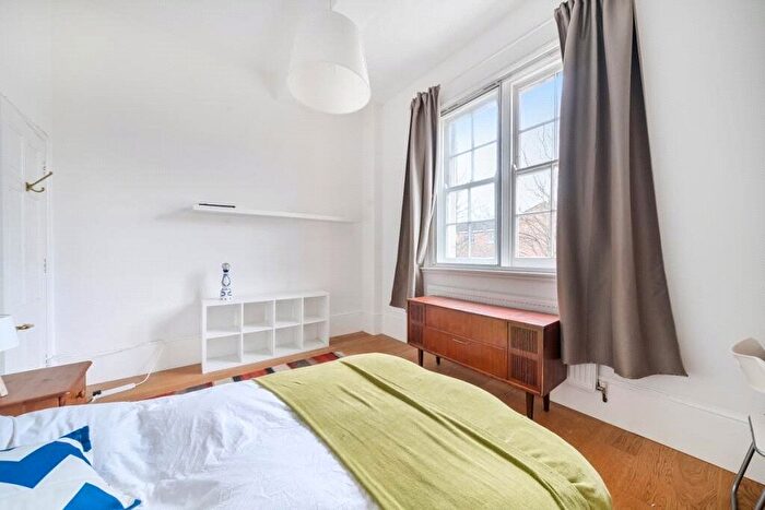 2 Bedroom Flat For Sale In Drapers Road, London, N17