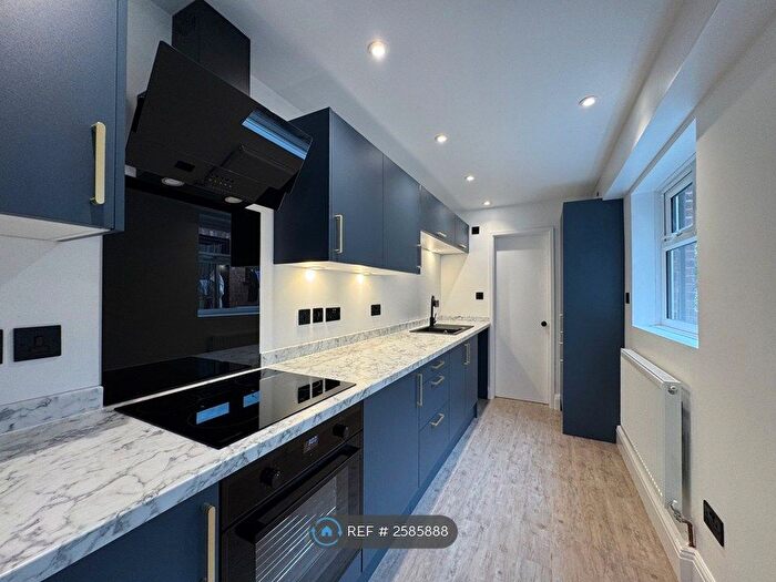 2 Bedroom Terraced House To Rent In Lyndhurst Road, Nottingham, NG2