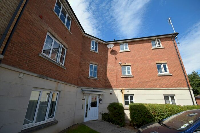 2 Bedroom Flat To Rent In St. Lukes Court, Hatfield, AL10