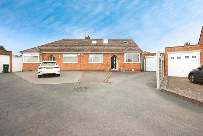 4 Bedroom Bungalow For Sale In Wychwood Avenue, Coventry, West Midlands, CV3