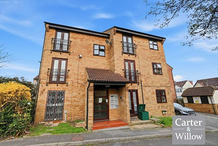 2 Bedroom Flat For Sale In Shafter Road, Dagenham, RM10