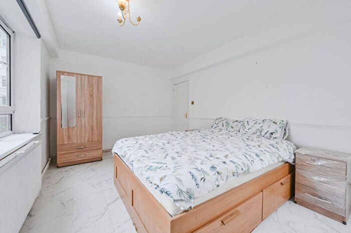 3 Bedroom Flat To Rent In Chapel Street, Marylebone, London, NW1
