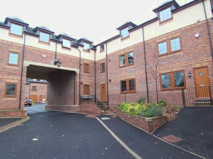 1 Bedroom Flat To Rent In Highfield Court, Ossett, West Yorkshire, WF5