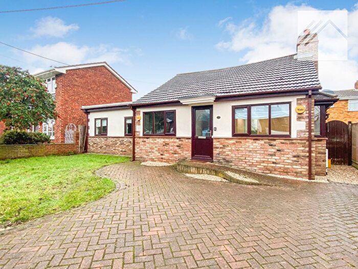 3 Bedroom Bungalow For Sale In Waarem Avenue, Canvey Island, SS8