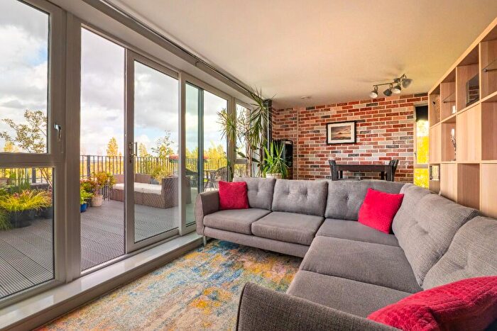 2 Bedroom Penthouse To Rent In Campbell Wharf, Milton Keynes, Buckinghamshire, MK9
