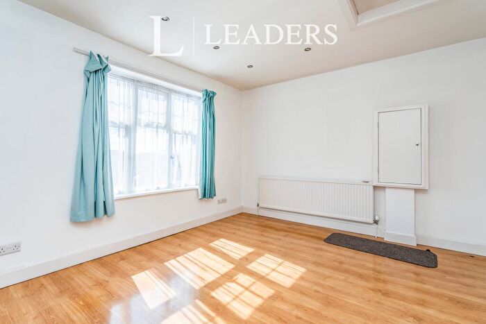 1 Bedroom Apartment To Rent In Aberdeen Road, Southampton, SO17