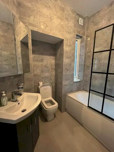 2 Bedroom Flat To Rent In Baytree Road, Brixton, SW2