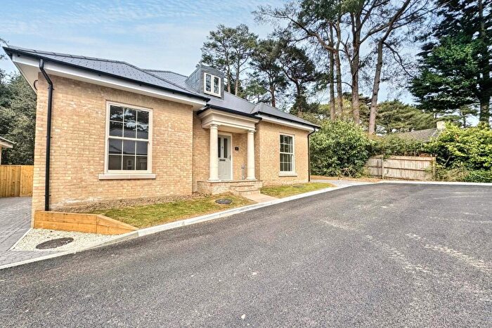 3 Bedroom Detached House For Sale In Ashley Heath, BH24