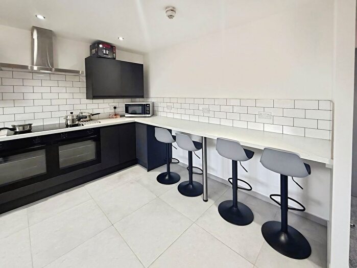 6 Bedroom Terraced House To Rent In Barrique Road, Nottingham, NG7