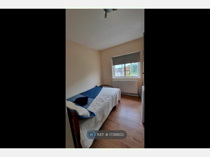 Studio To Rent In Denmark Road, London, SE25